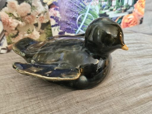 Mörkgrön/ blå med ljusa stänk, 300 kr